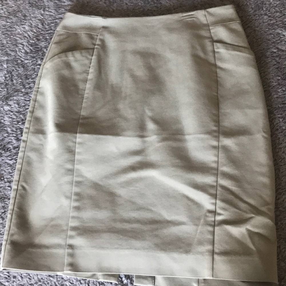 H&M olive pencil skirt sz 8 US